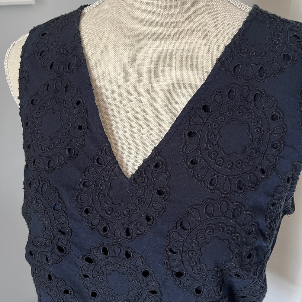 Banana Republic Embroidered Eyelet Sleeveless V neck